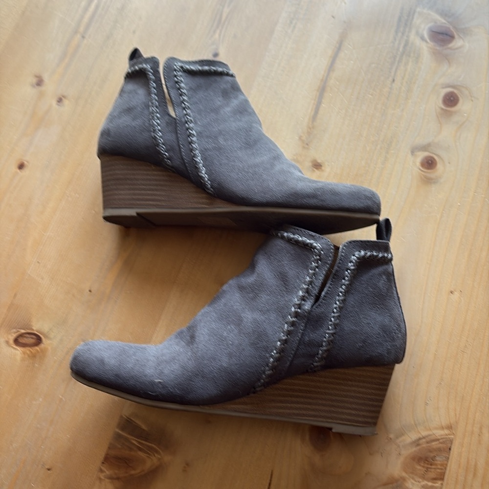 Dolce Vita Gray DV Blythe Whipstitch Wedge Ankle Boot Size 7